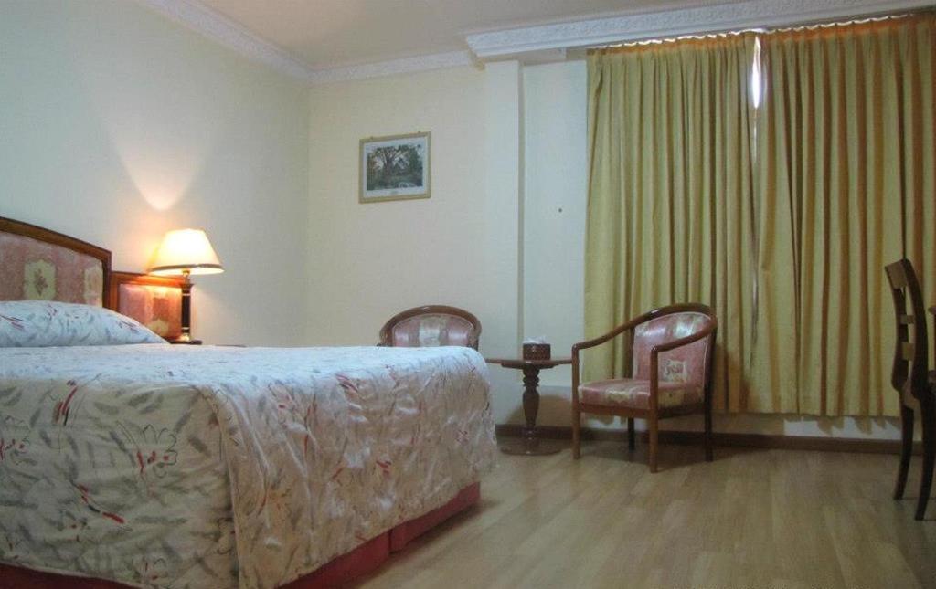 New York Khách sạn 4*